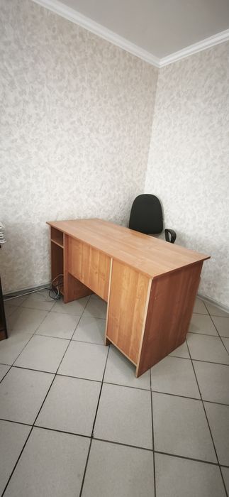 Продам стол офисный