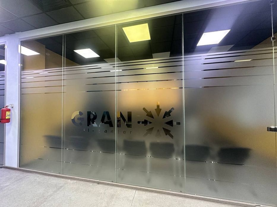 Orakal matoviy tumanka tonirovka ofis zdaniya va barcha oynalarga