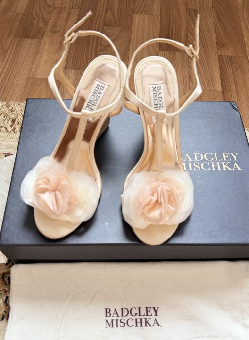 Обувь для особых случай (Kate Spade, Badgley Mischka)