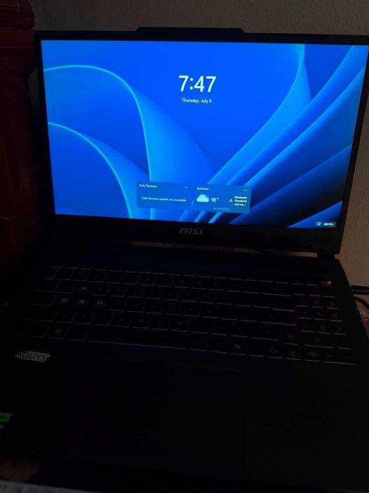 Vand laptop de gaming cu tastatura si mouse