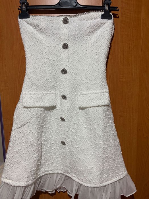 Ефектна  бяла рокля