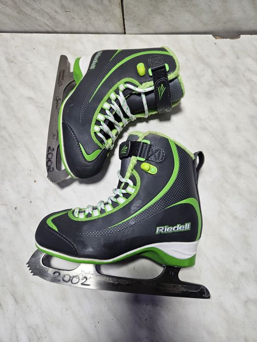 Patine 2002 gheata patinaj artistic Riedell marime eu  32-33 (21 cm)