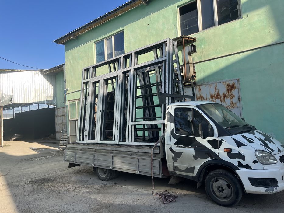 Пирамида. Доставка стекла.