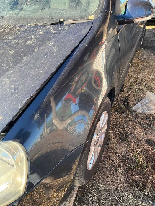 Aripa stanga fata Volkswagen Golf 5 1.6 FSI BLF 2006