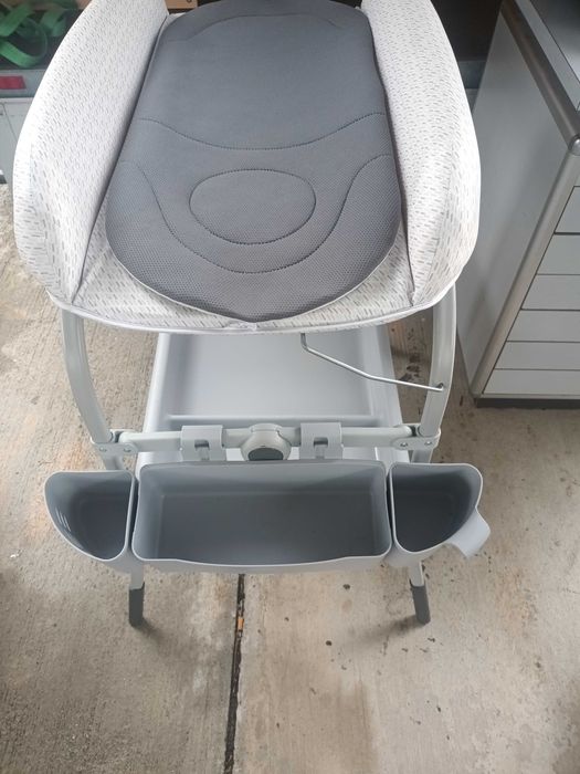 Vând masă schimbat scutece