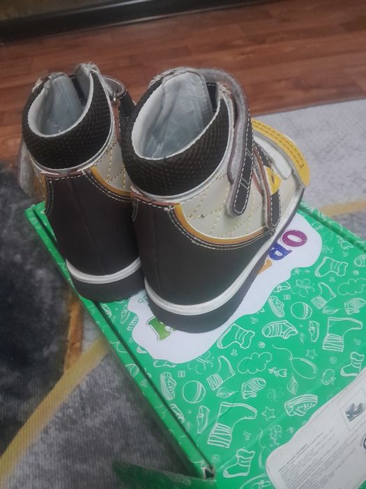 Продам детскую обувь