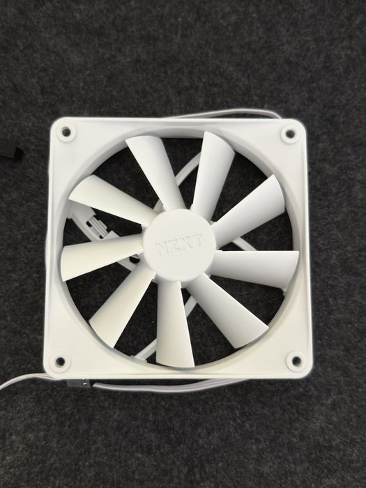 Set 3 ventilatoare NZXT 120 mm albe – Noi, demontate din NZXT H6 Flow