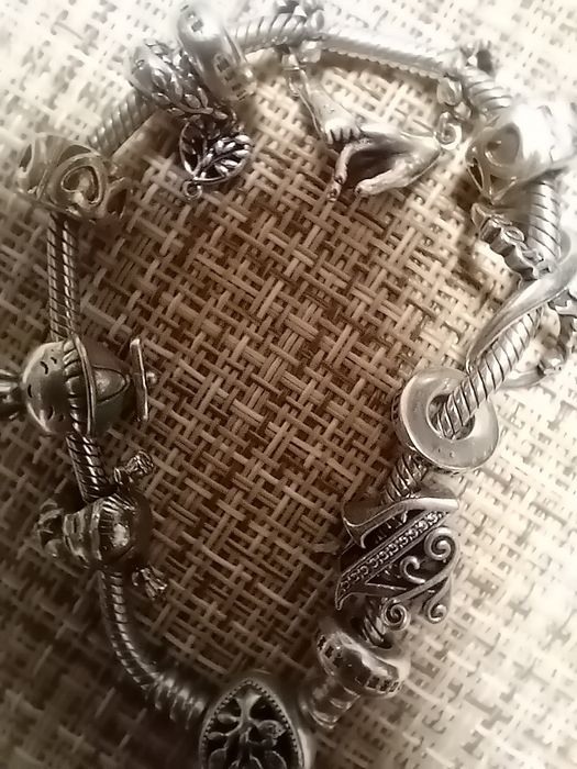 Brățară Pandora cu charmuri 19. cm.