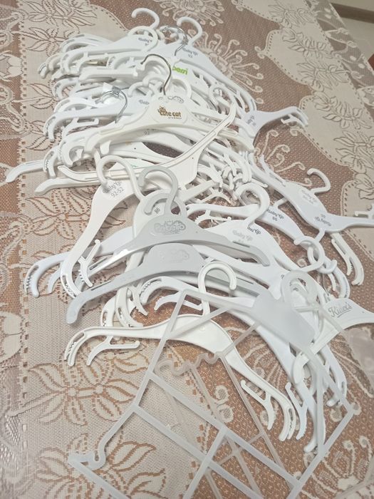 Продам детские вешалки