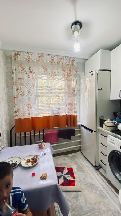 Продам 2 ком. кв.в 7мкр,дом 32