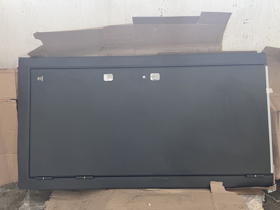 Дверь для дома новый пришел с повладара но есть чуть мятины