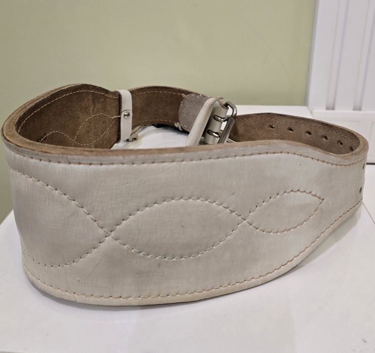 Продается пояс атлетический 1размер, кожанныйр