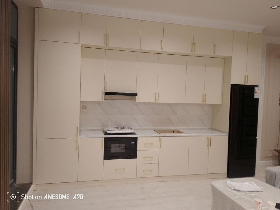 Мебел на закас.Fasad akril,korpus lmdf