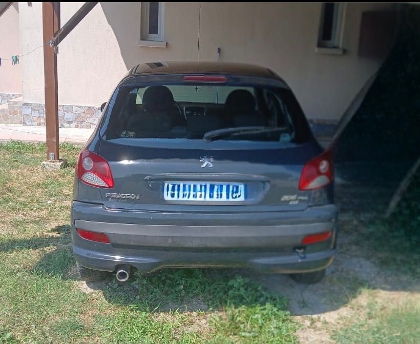 Продавам кола Peugeout 206 plus (2010 година)