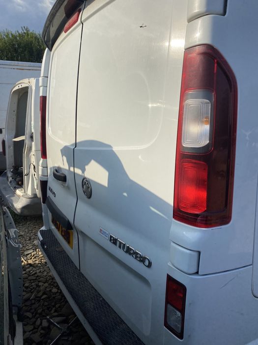 Ușă dreapta spate completă  Opel Vivaro 2016
