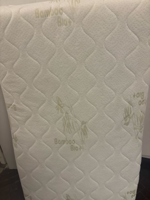 Матрак за бебешка кошара+ ПОДАРЪК чаршафи и олекотено