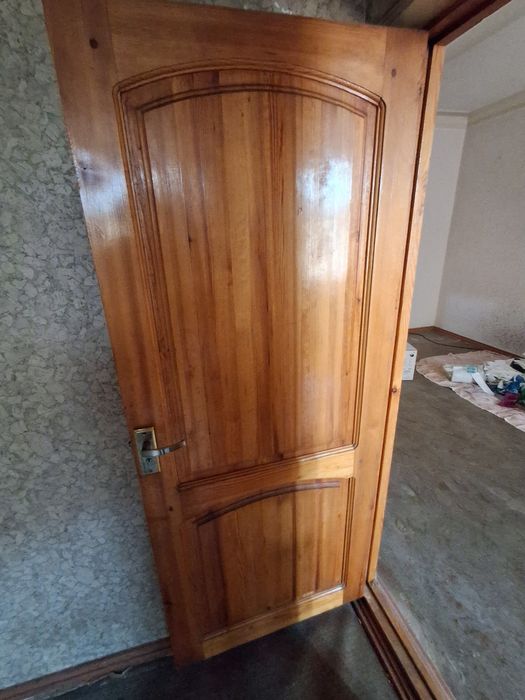 Межкомнатные двери в отличном состоянии (7 штук) цена за штуку.