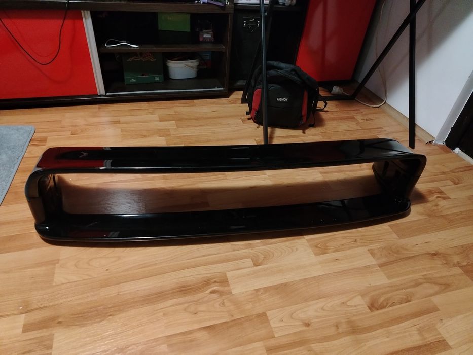 Vând eleron bmw e