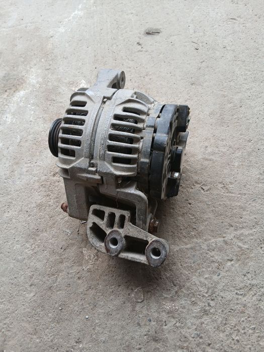 Vând alternator de Opel Astra G 1.6 8 v