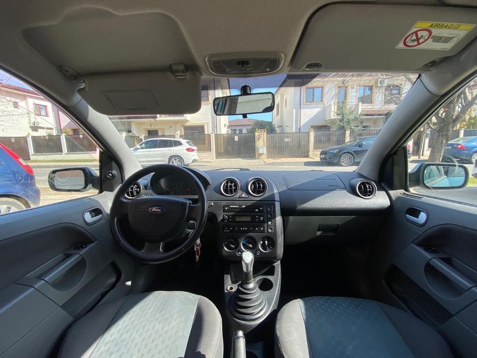 Okazie-vand Ford fiesta facelift 2005 stare impecabila