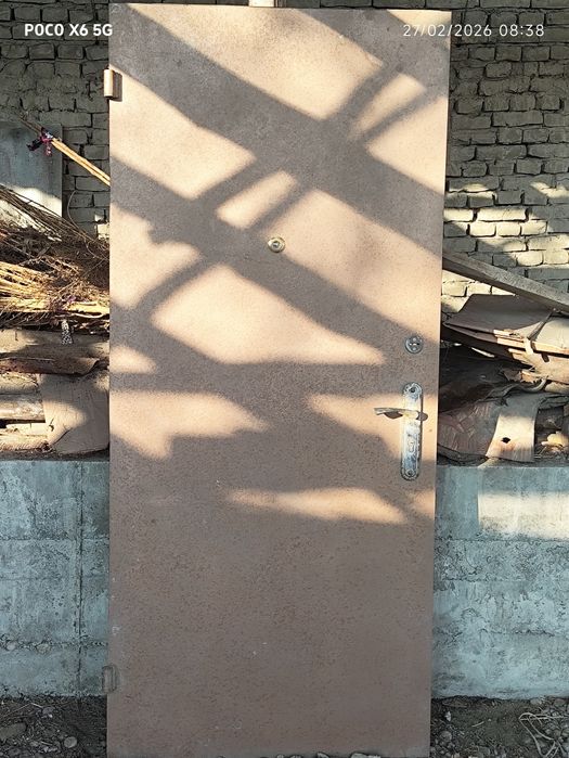 Темир эшик сотилади.