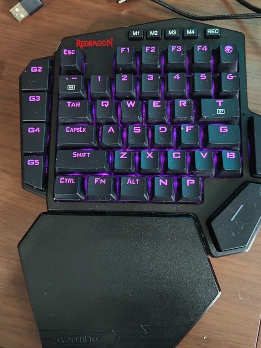 Продам игровую клавиатуру Redragon K585rgb-ks