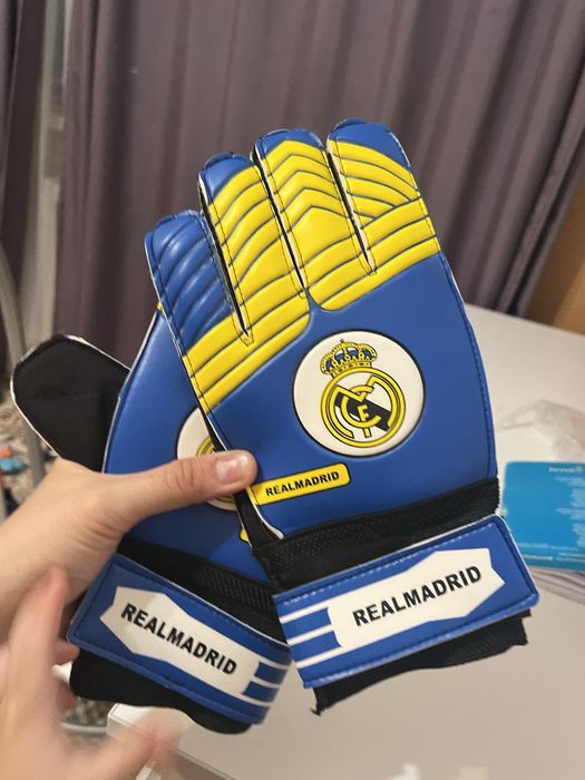 футбольные перчатки