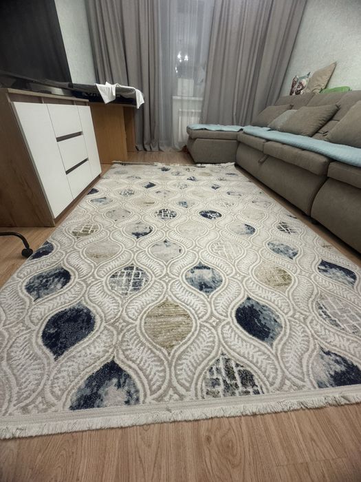 Продам ковер размер 2,5 на 3,5 м
