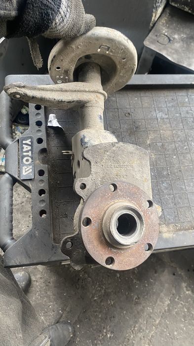 Цапфа ауди 100 С4