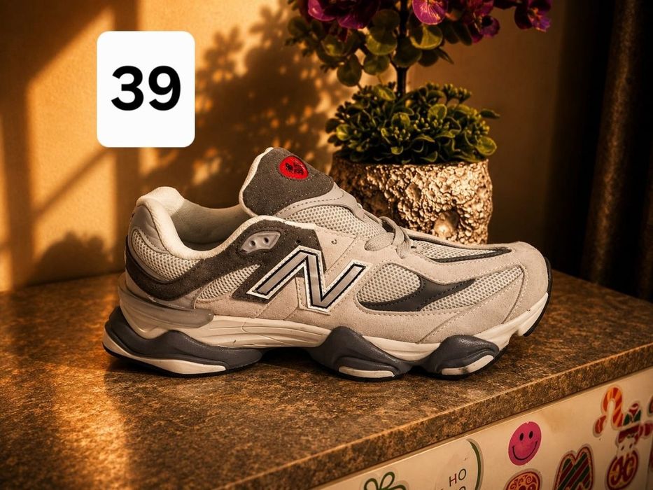 Adidași unisex.  .