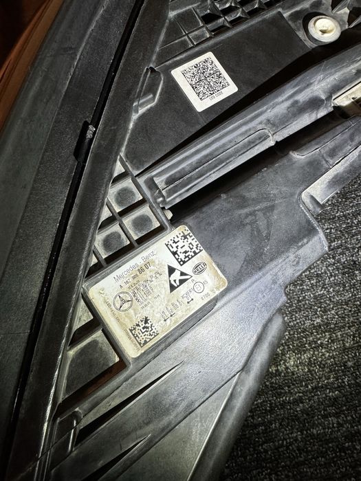 Far dreapta Mercedes-Benz GLE w167 LED multibeam