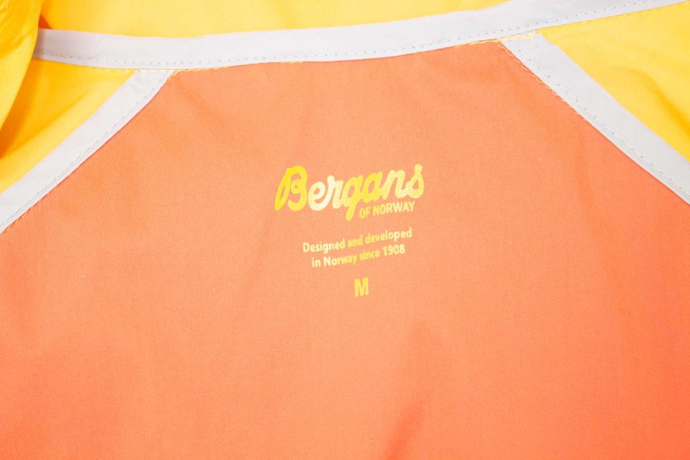 BERGANS Microlight Jacket дамско яке много тънко с качулка ветровка М