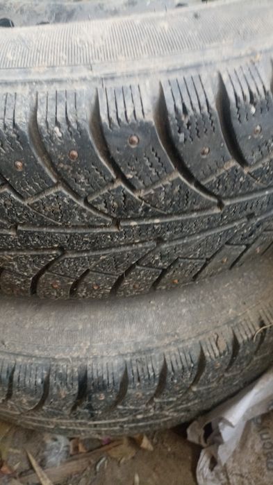 Продам две резины шипованы на 16