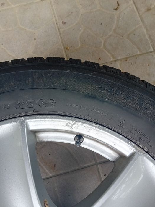 Vând jante de BMW x5 cu cauciucuri de iarnă 2015 255/55R18 M+S 2500 ron