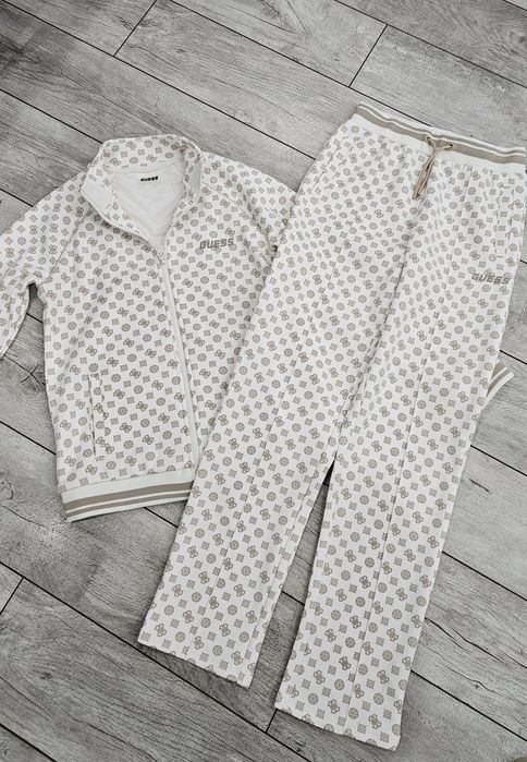 Чисто нов комплект Guess