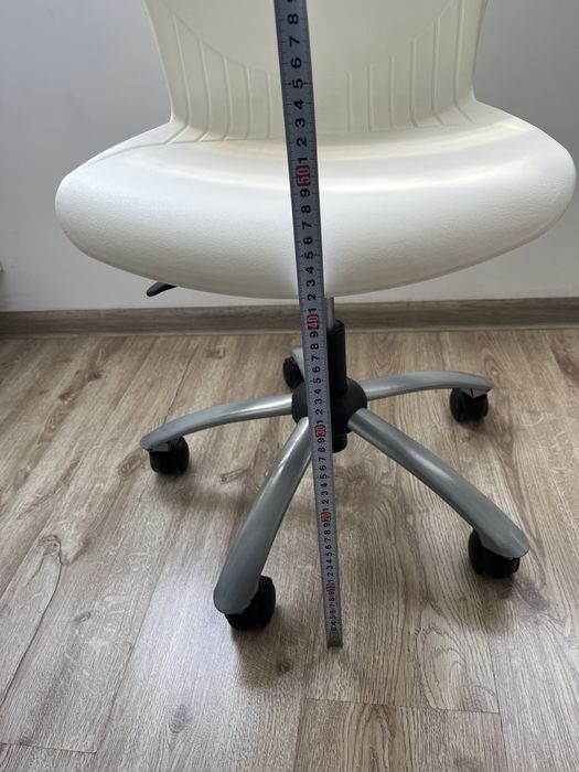 Малко столче с колелца и амортесьор