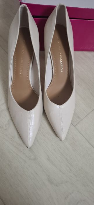 Продаю женские туфли