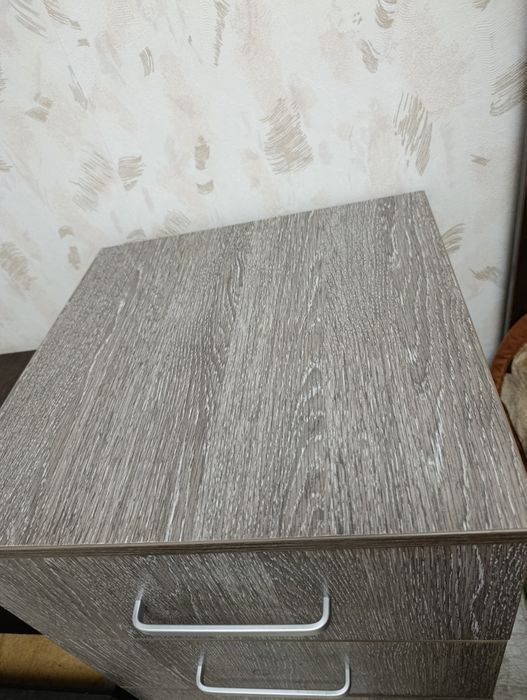 Продам прикроватную тумбочку