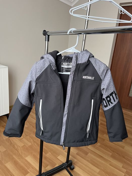 Продам новую куртку для мальчика