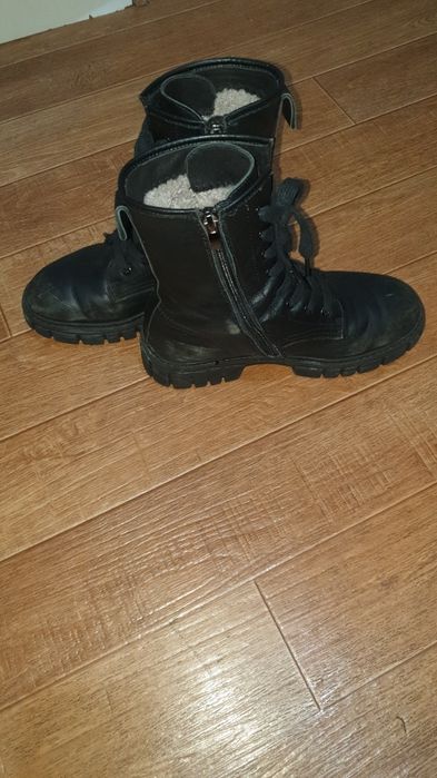 Продам девочковые зимние сапоги