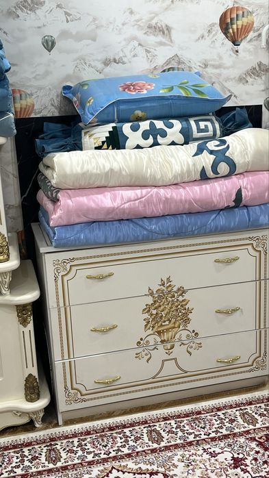 Шкаф, сандық, көрпе сатылады