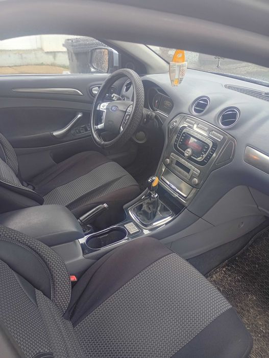 Vînd Ford Mondeo dîn 2009 motor 2.0 diesel 140cp îmatriculat ,acte în regulă