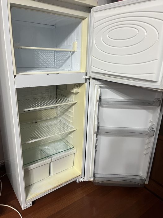 Холодильник Днепр сотилади