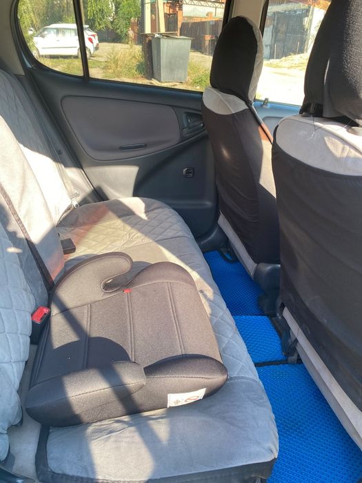 Продам Toyota Yaris 2001 год
