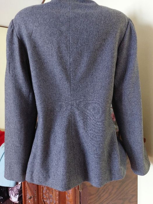 Redus! Costum elegant din stofa de lana 100%,