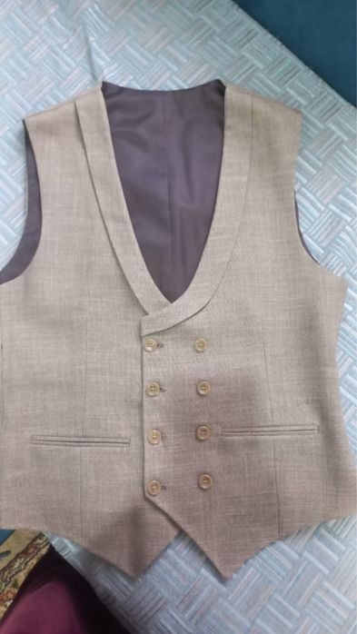 Продам костюм тройка