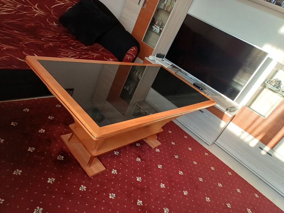 Холна маса цвят череша