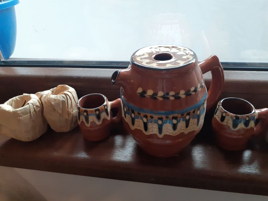 Всичко е намалено на половин цена, сервизи чашки и други красиви компл