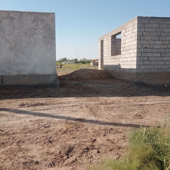 5 хона уй солинган йер участкаси сотилади