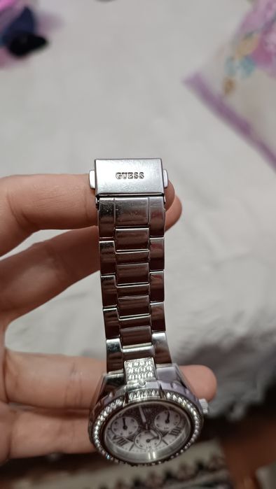Часы б/у от бренда Guess